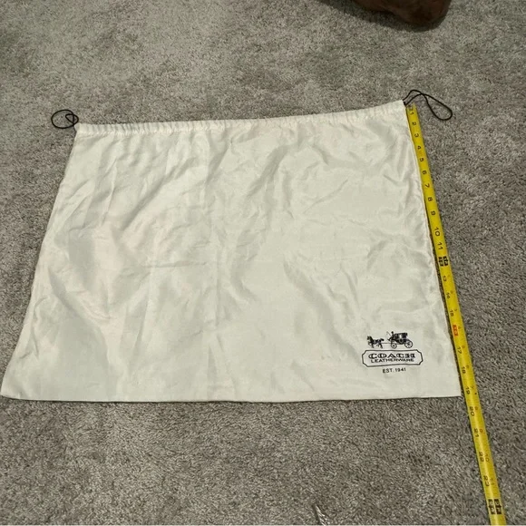 Like 🆕 Coach 23” x 19” vintage satin ivory large drawstring dust bag - Picture 8 of 8